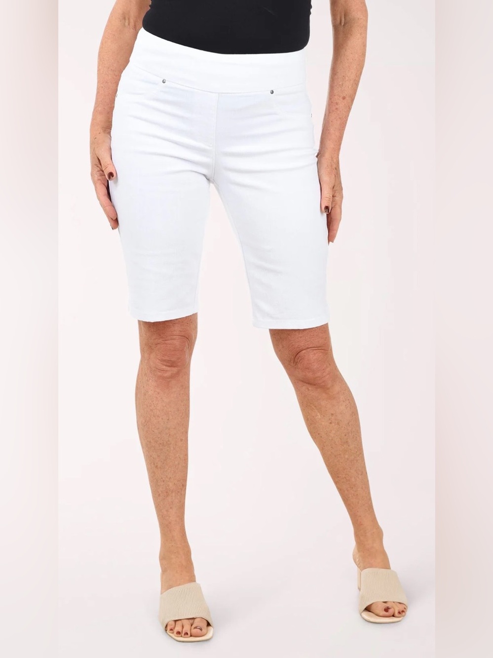 Ruby Rd. White Knee-Length Bermuda Shorts Women